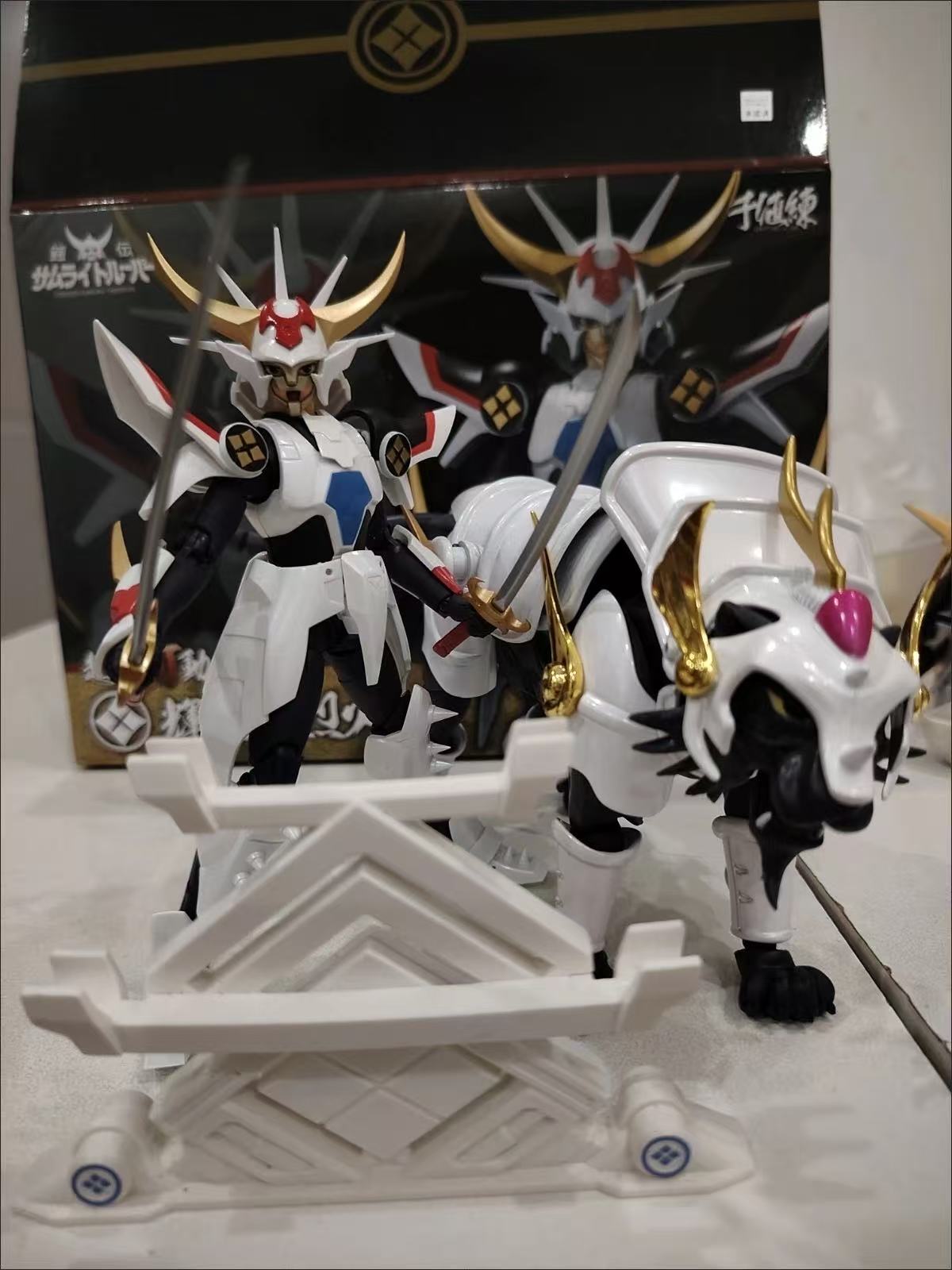 Figura de Ação Yoroiden Samura - Bandai Tamashii Nations S.H.Figuarts avaliação e preço