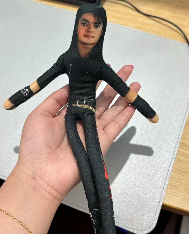 Novo Estilo Boneco de Pelúcia  - Evoker Cosplay Prop avaliação e preço